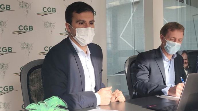 Pierre Rayé, DG de la CGB (à g.), au côté de Franck Sander, président : « La France s’achemine vers un rendement en conformité avec la moyenne des cinq ans, autour de 87 t/ha. » © CGB